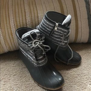 Speedy duck boots 🦆